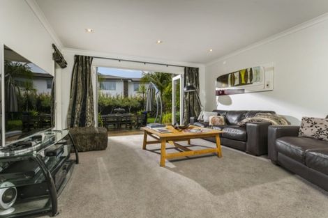 Photo of property in 2 Oscar Road, Greenhithe, Auckland, 0632