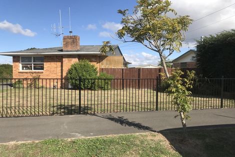 Photo of property in 32 Mears Road, St Andrews, Hamilton, 3200