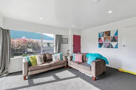 Photo of property in 2/27 Waimana Road, Conifer Grove, Takanini, 2112