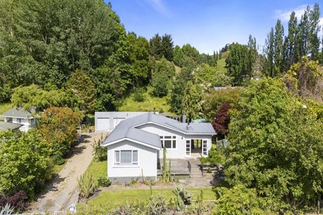 Photo of property in 19 Ongo Road, Hunterville, 4730