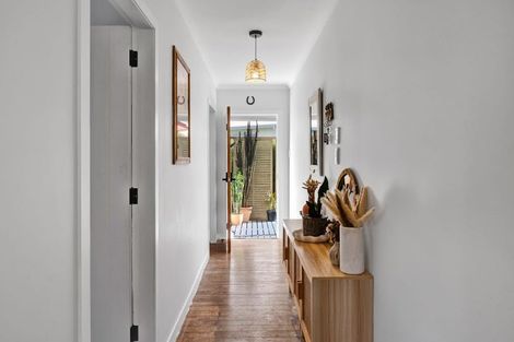 Photo of property in 15 Bone Crescent, Hawera, 4610