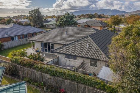 Photo of property in 66 Guildford Drive, Paraparaumu, 5032