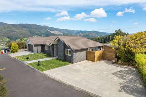 Photo of property in 66 Mount Marua Way, Timberlea, Upper Hutt, 5018