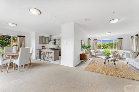 Photo of property in 1 Luna Place, Henderson, Auckland, 0612