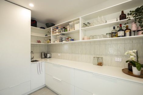 Photo of property in 199a Gill Street, Strandon, New Plymouth, 4312