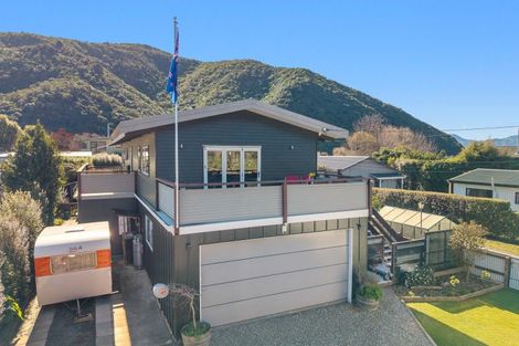 Photo of property in 14 Beach Road, Waikawa, Picton, 7220