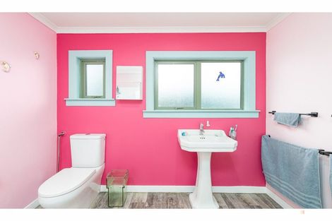 Photo of property in 92 Timaru Road, Waimate, 7924