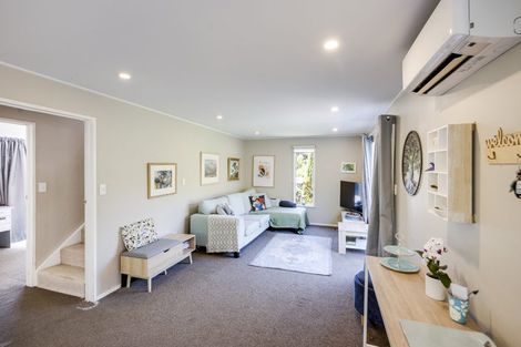 Photo of property in 2 Toop Street, Havelock North, 4130