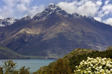 Photo of property in 24 Williams Street, Sunshine Bay, Queenstown, 9300