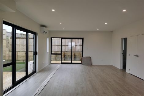 Photo of property in 10 Crestview Rise, Papakura, 2110