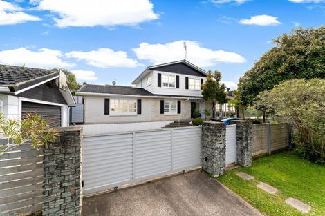 Photo of property in 2 King Richard Place, Browns Bay, Auckland, 0630