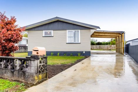 Photo of property in 16 Kauri Street, Merrilands, New Plymouth, 4312