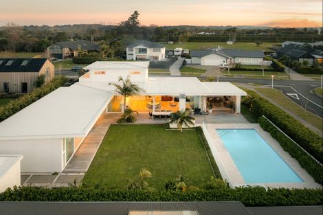 Photo of property in 11 Shearwater Lane, Point Wells, 0986