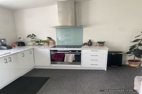 Photo of property in 2 Konini Road, Titirangi, Auckland, 0604