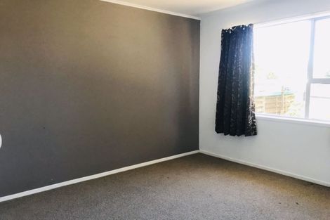 Photo of property in 13 Booralee Avenue, Botany Downs, Auckland, 2010