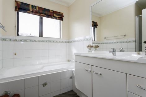 Photo of property in 118 Taupo View Road, Taupo, 3330