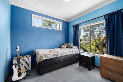 Photo of property in 70 Glanmire Road, Newlands, Wellington, 6037