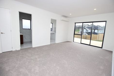 Photo of property in 17 Tautoru Avenue, Orewa, 0931