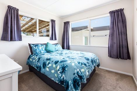 Photo of property in 131 Gloaming Hill, Titahi Bay, Porirua, 5022