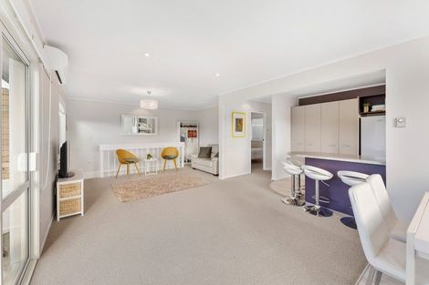 Photo of property in 2/107 Allington Road, Karori, Wellington, 6012