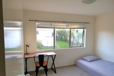 Photo of property in The Haven, 5/120 Beach Haven Road, Beach Haven, Auckland, 0626