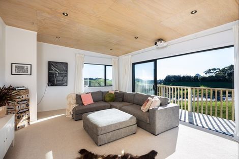 Photo of property in 22b Saint Ives Grove, Whalers Gate, New Plymouth, 4310