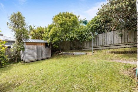 Photo of property in 2/10 Mahara Avenue, Birkenhead, Auckland, 0626