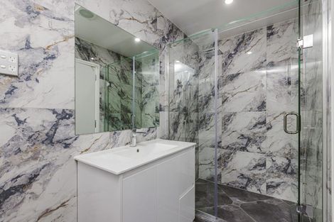 Photo of property in 4b Mirrabooka Avenue, Botany Downs, Auckland, 2010