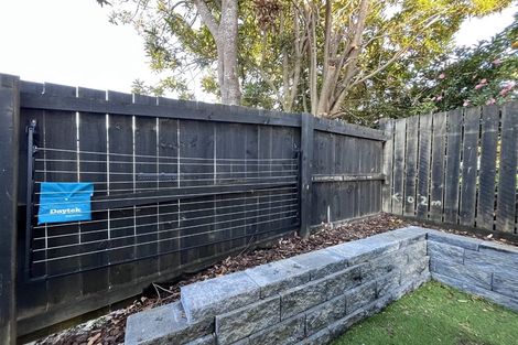 Photo of property in 10/535 Swanson Road, Ranui, Auckland, 0612