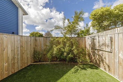Photo of property in 9/22 Denver Avenue, Sunnyvale, Auckland, 0612