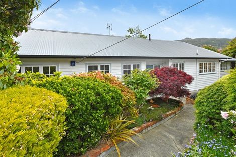 Photo of property in 18 Dowling Grove, Silverstream, Upper Hutt, 5019