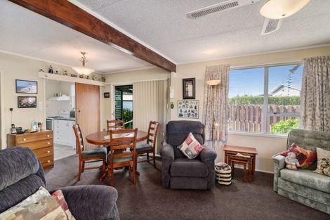 Photo of property in 25 Matthew Place, Kawaha Point, Rotorua, 3010