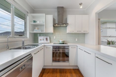 Photo of property in 1/31 Alamein Avenue, Belmont, Auckland, 0622