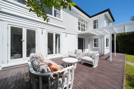 Photo of property in 1 Wakely Road, Newlands, Wellington, 6037