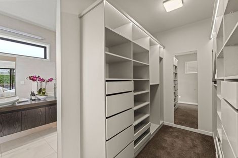 Photo of property in 15 Saint Andrews Square, Strowan, Christchurch, 8052