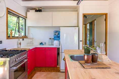 Photo of property in 32 Ocean Road, Surfdale, Waiheke Island, 1081