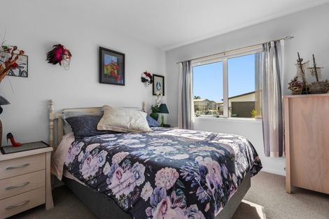 Photo of property in 11 Kamahi Crescent, Papamoa Beach, Papamoa, 3118