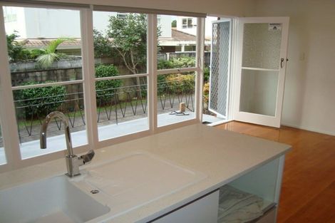 Photo of property in 4/8 Tawera Road, Greenlane, Auckland, 1051