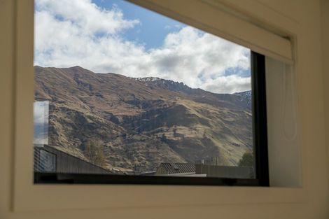 Photo of property in 5 Wallace Place, Wanaka, 9305