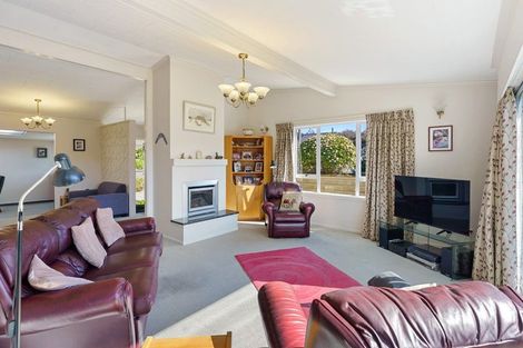 Photo of property in 32 Domain Road, Otaki, 5512