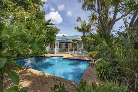 Photo of property in 38 Queensway, Three Kings, Auckland, 1024