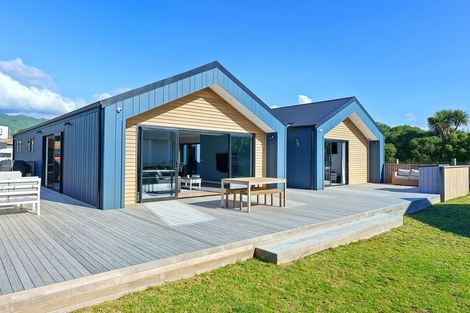 Photo of property in 1 Arapipi Way, Peka Peka, Waikanae, 5391