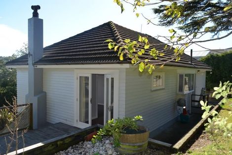Photo of property in 15 Horokiwi Road West, Newlands, Wellington, 6037