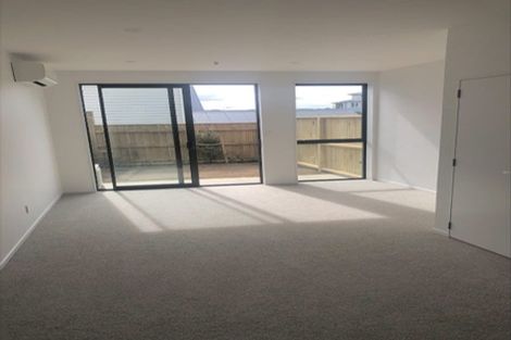 Photo of property in 2/62 Spenmoor Street, Newlands, Wellington, 6037