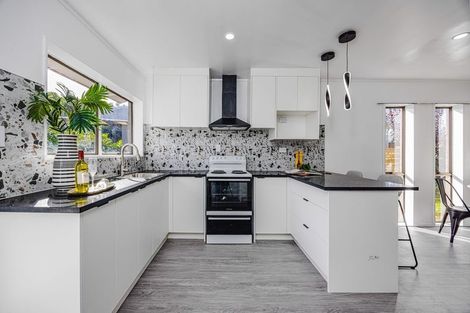 Photo of property in 2/29 Trentham Road, Papakura, 2110