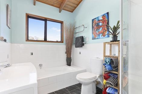 Photo of property in 236 Forest Hill Road, Waiatarua, Auckland, 0612