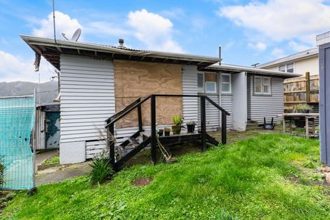 Photo of property in 4 Amundsen Grove, Stokes Valley, Lower Hutt, 5019