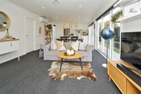 Photo of property in 2 Lake Crescent, Hamilton Lake, Hamilton, 3204