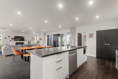 Photo of property in 10 Monaco Grove, Fitzherbert, Palmerston North, 4410