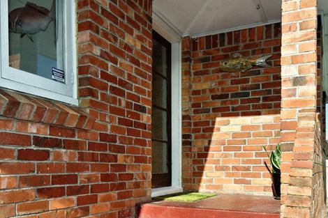 Photo of property in 38 Pine Avenue, Henderson, Auckland, 0612